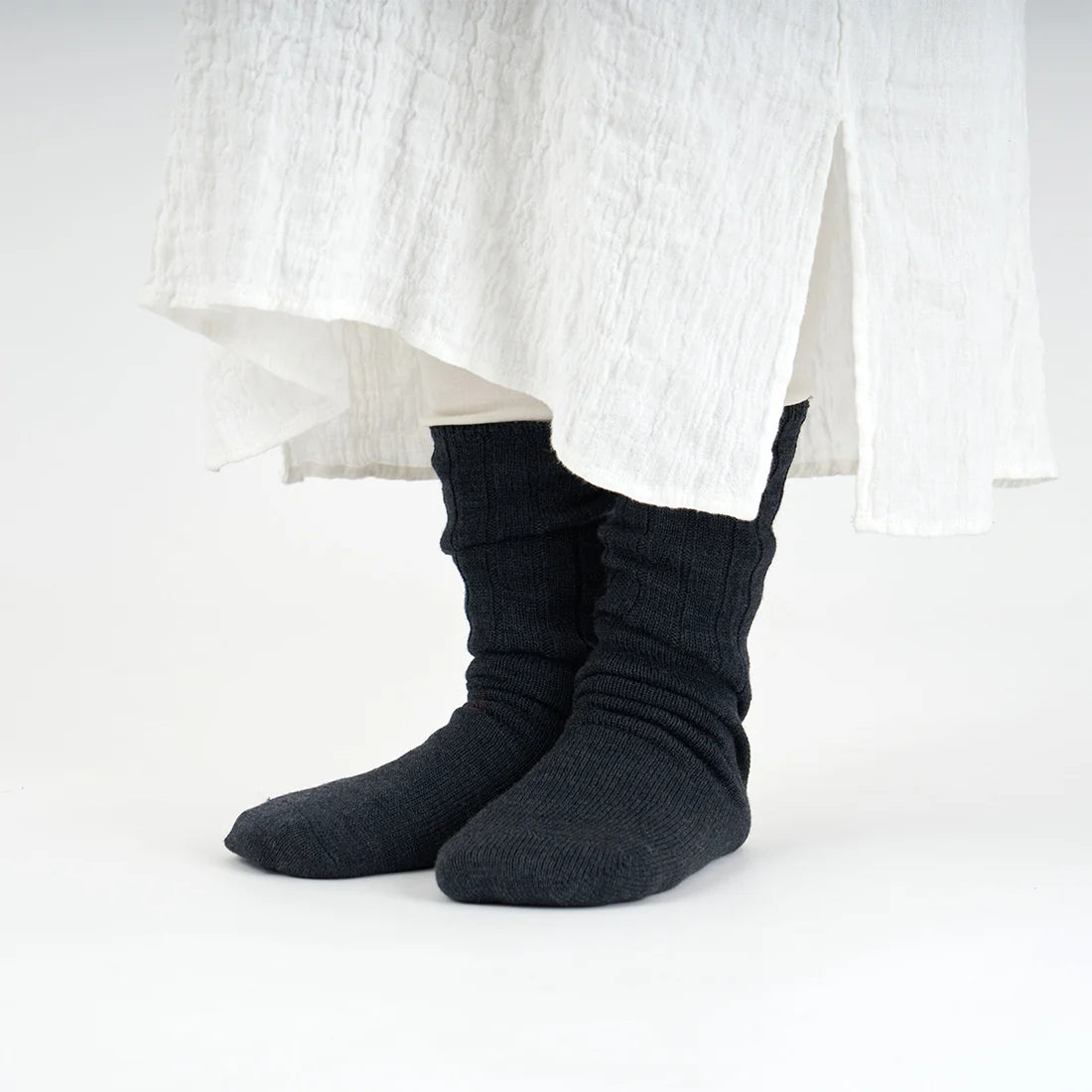 Japanese-made 4-layer cold-proof socks (silk x wool)